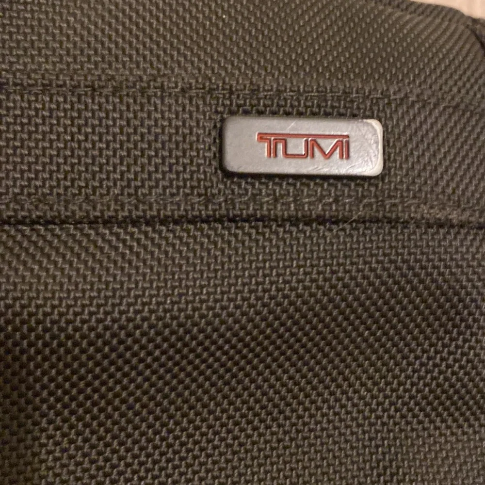 Tumi Alpha Slim Expandable Messenger Bag Black Ballistic Nylon Flip Over 22177DH